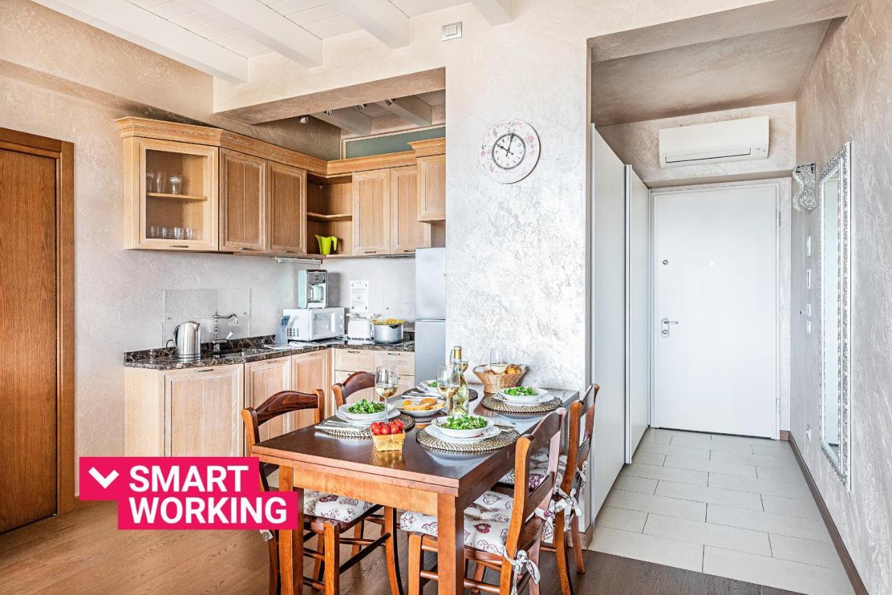 Warda C11 Apartment By Wonderful Italy Desenzano del Garda Buitenkant foto