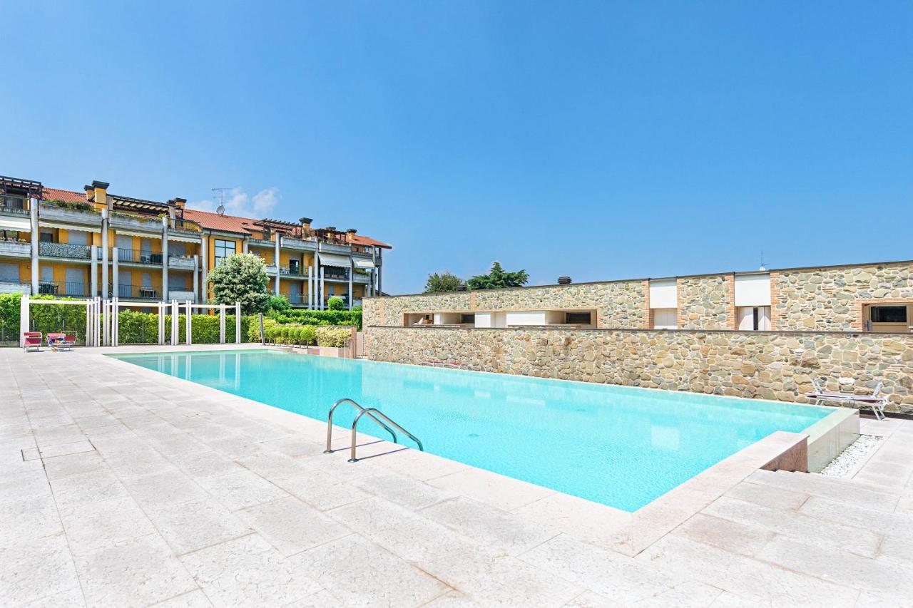 Warda C11 Apartment By Wonderful Italy Desenzano del Garda Buitenkant foto