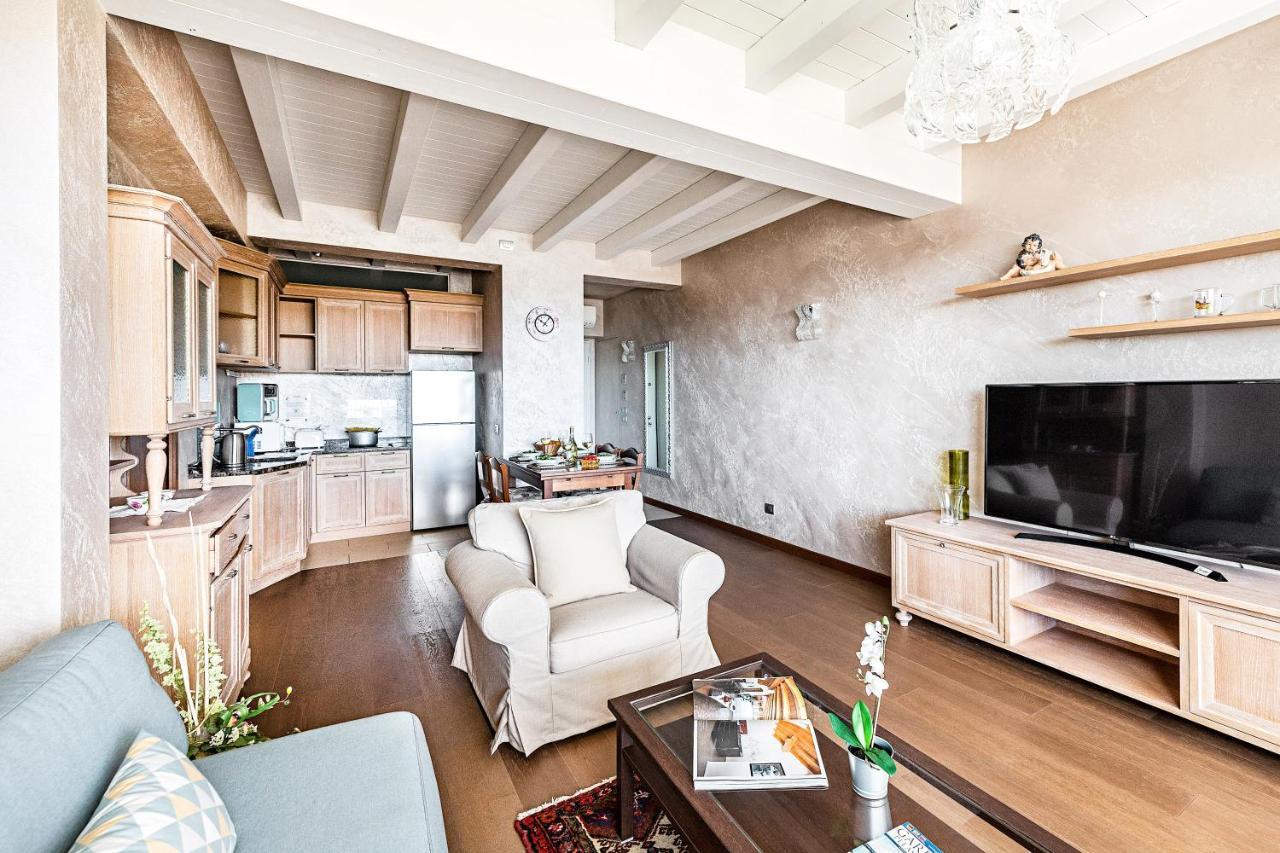 Warda C11 Apartment By Wonderful Italy Desenzano del Garda Buitenkant foto